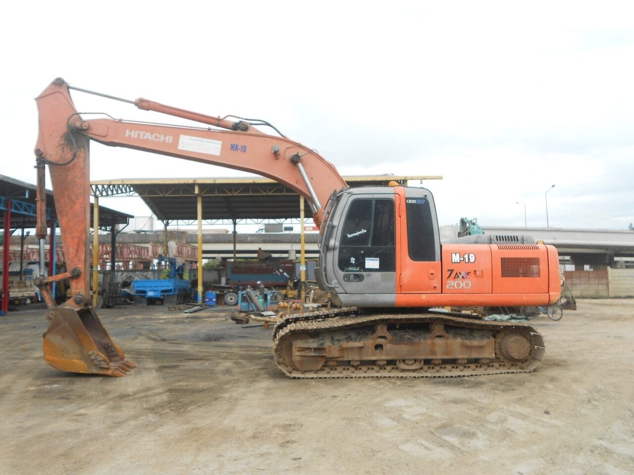 รถแบคโฮ HITACHI ZX200 ให้เช่า สุขุมคอนสตรัคชั่น