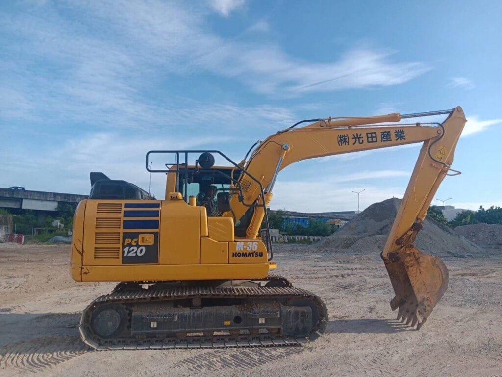 รถแบคโฮ Komatsu PC120 ให้เช่า สุขุมคอนสตรัคชั่น