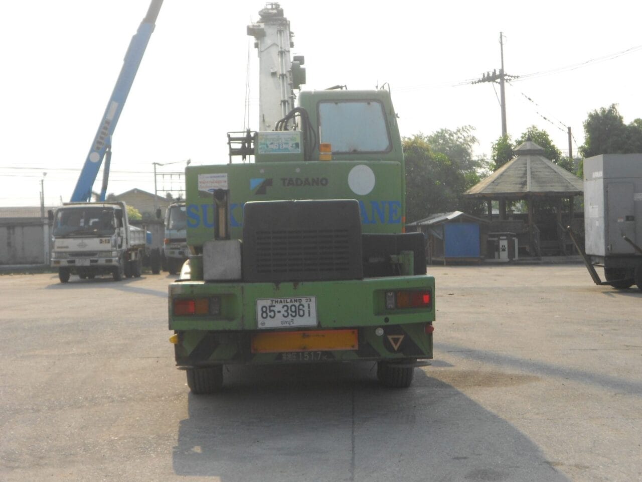 รถเครน 10 ตัน Tadano (ด้านหลัง) ให้เช่า สุขุมคอนสตรัคชั่น