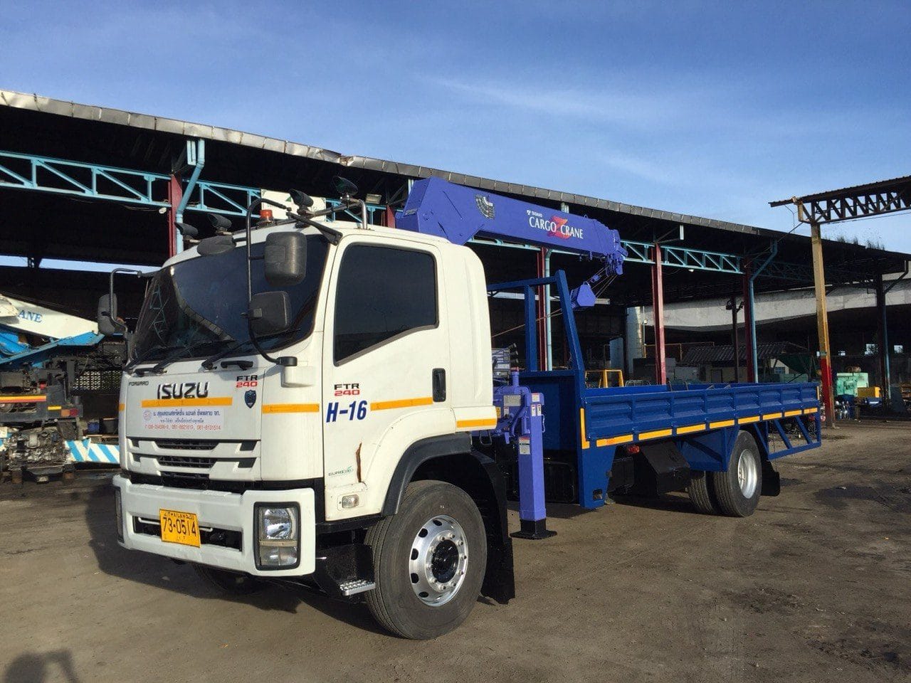 รถเฮี๊ยบ 6 ล้อ ISUZU ด้านข้าง